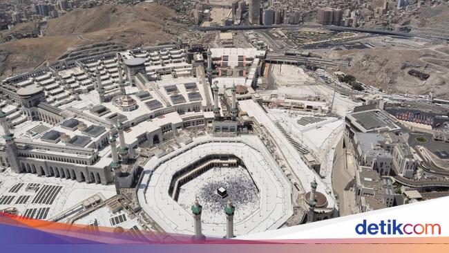 Belajar Tata Surya dan Melihat Masjidil Haram dari Gedung Tertinggi Saudi