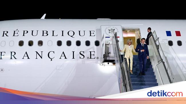 Gestur Mesra Macron dan Istri di Indonesia Usai Insiden di Vietnam