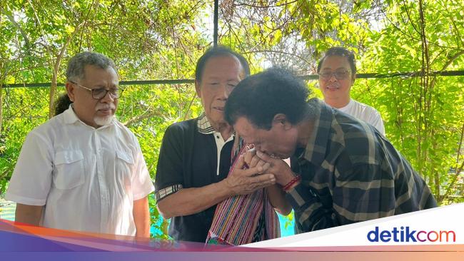 Hercules Minta Maaf dan Cium Tangan Sutiyoso: Kami Setia dengan Bapak