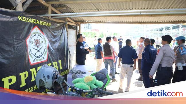 Polisi-Satpol PP Bongkar Posko Ormas di Kawasan Industri Cilegon
