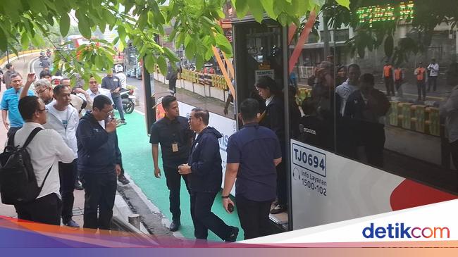 Naik Transjakarta, Pramono-Rano Tiba di Acara Relaunching JAKI