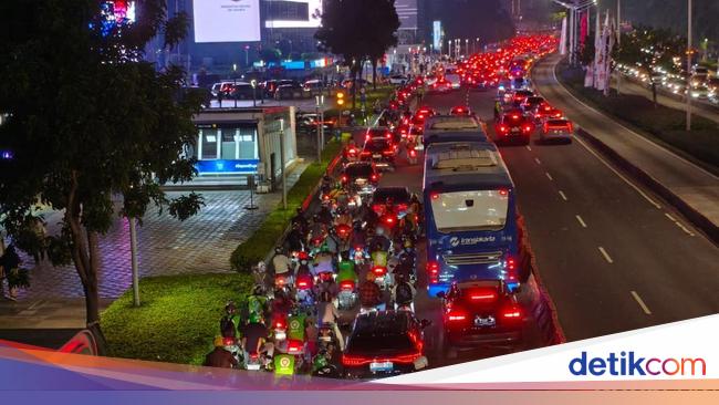 4 Cerita Mereka yang Terjebak Macet Parah Jakarta 28 Mei 2025