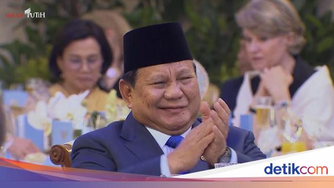 Tawa Prabowo saat Macron Ngomong Pepatah 'Sedikit-sedikit Jadi Bukit'