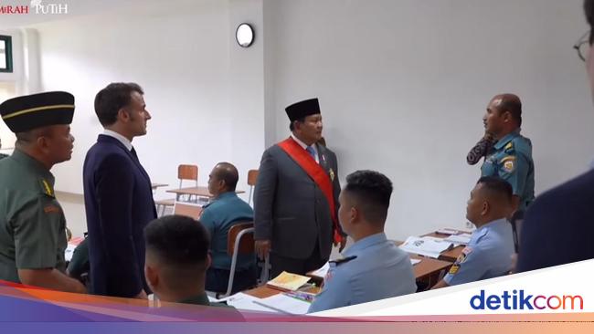 Macron Sempat Ngobrol Pakai Bahasa Prancis dengan Taruna-Perwira di Akmil