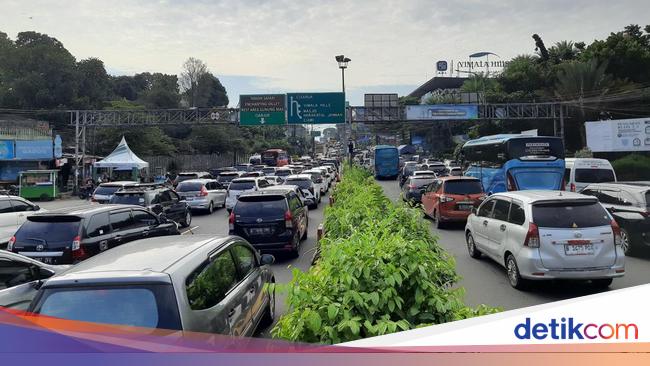 Kendaraan Arah Puncak Mengular 2,5 Km Saat Long Weekend, One Way Diberlakukan