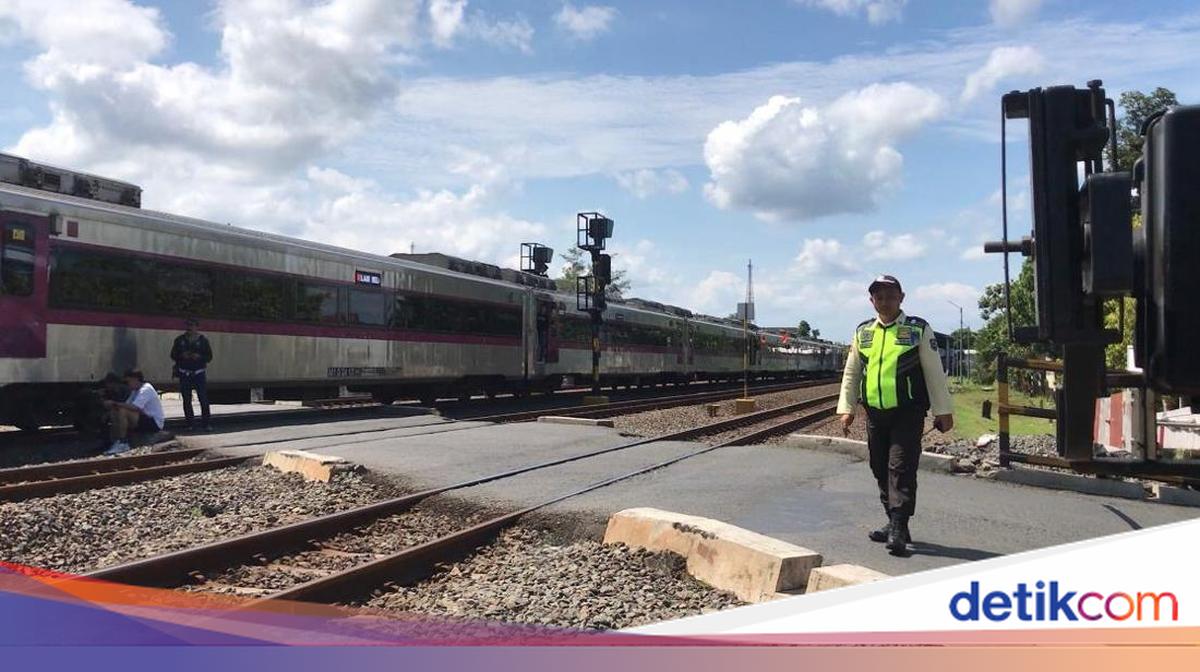 KA Gaya Baru Malam Selatan Mogok di Wates Kulon Progo