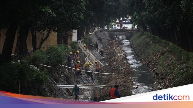 Perbaikan Turap Kali Minangkabau Jaksel untuk Antisipasi Longsor