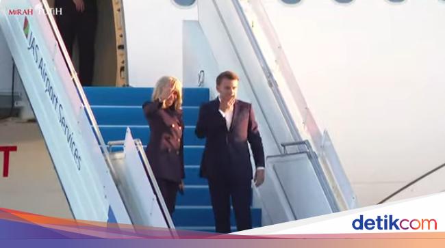 'Kiss Bye' Macron Akhiri Lawatan di Indonesia