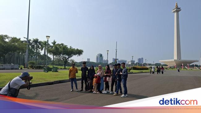 Cerita Santi dan Potret Pertamanya di Monas