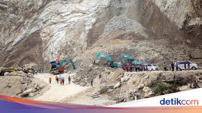 Bahlil Terjunkan Tim Usut Penyebab Tambang Longsor di Cirebon