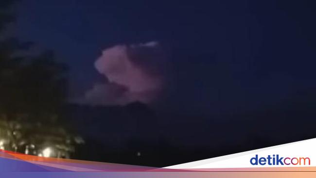 Kilatan Petir di Gunung Kelud Bikin Geger Warga, Ini Kata PVMBG