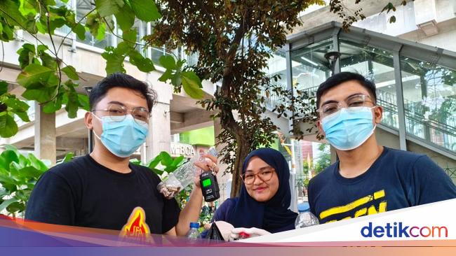 Asa Arya dkk Bebaskan Taman Literasi Blok M dari Asap Rokok