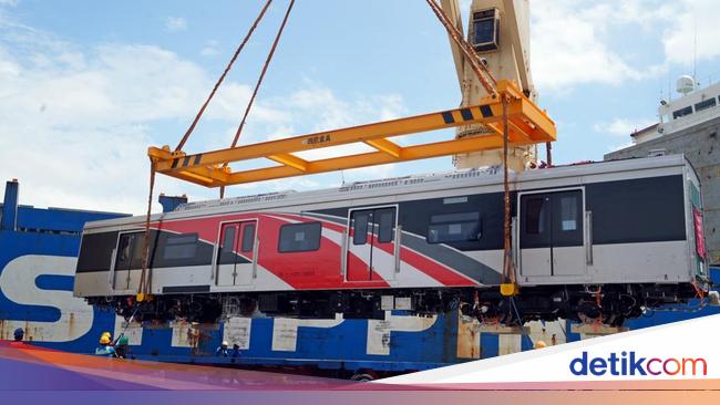 RI Kedatangan Banyak KRL Baru dari China