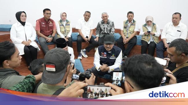 Mensos Dialog dengan Orang Tua Calon Siswa Sekolah Rakyat di Wonosobo
