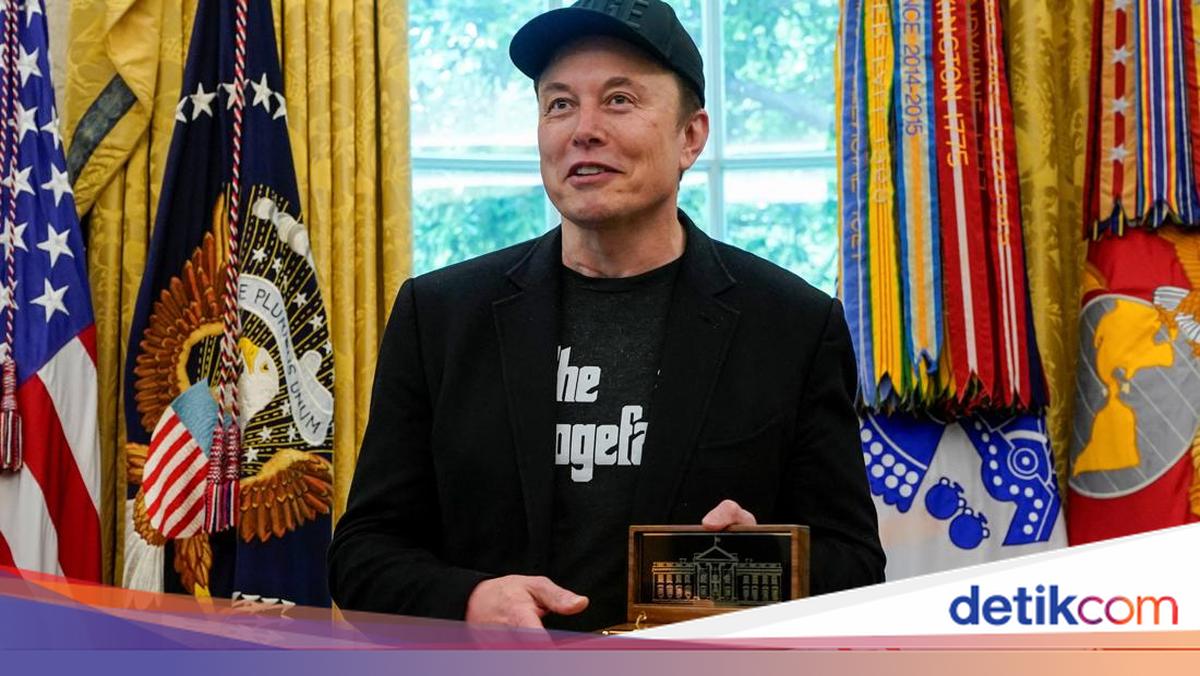 Elon Musk to Give Free SpaceX Shares to All Children