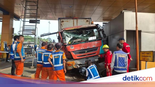 Kronologi Truk Overload Tabrak GT Ciawi 2 gara-gara Rem Blong