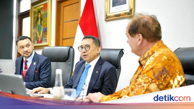 Kemenbud Perkuat Kerja Sama Beasiswa-Professorship dengan KITLV Jakarta