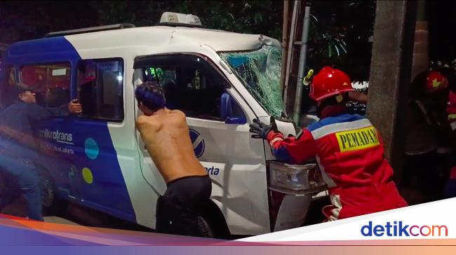 Cerita Sedih Sopir di Balik Kecelakaan Angkot Tabrak Tiang Listrik di Jakut