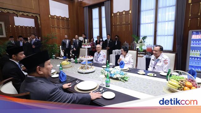Momen Prabowo-Gibran-Megawati-Try Sutrisno Semeja di Sela Hari Pancasila