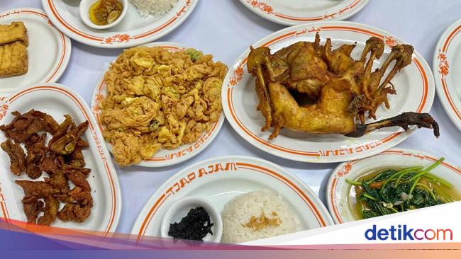 RM Tjap Ajam 38: Gurih Legit Ayam Kampung Goreng Plus Cocolan Bumbu Hitam