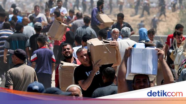 Warga Palestina Terima Bantuan Saat Serangan Israel Terus Berlanjut