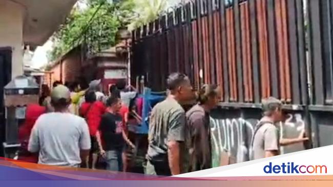 Pedagang dan Sekuriti TMII Bentrok gegara Larangan Jualan, Bakal Dimediasi