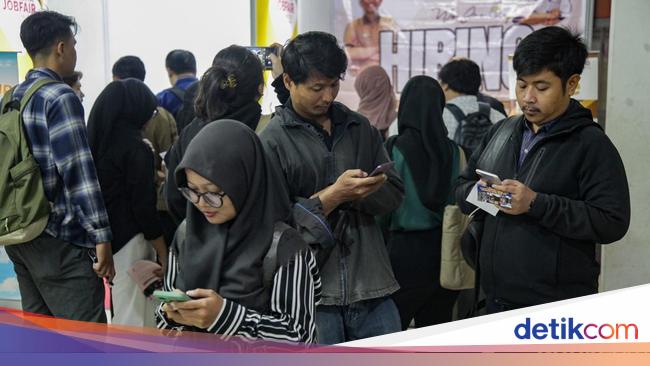 Wajah Peserta Job Fair: Kerja Belum Dapat, Tabungan Terus Terkuras