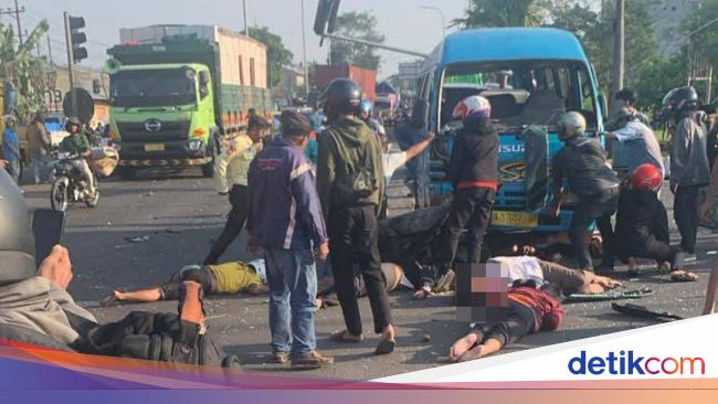 Penampakan Kecelakaan Maut di Pasuruan, Korban Bergelimpangan di Jalan