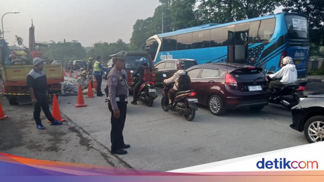 Lalin di Pasar Rebo Jaktim Macet Imbas Proyek Perbaikan Jalan