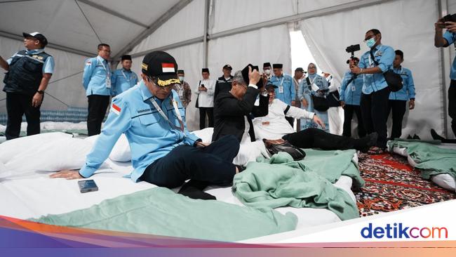 Cek Persiapan Wukuf, Menag Jajal Kasur Buat Jemaah Haji RI di Tenda Arafah