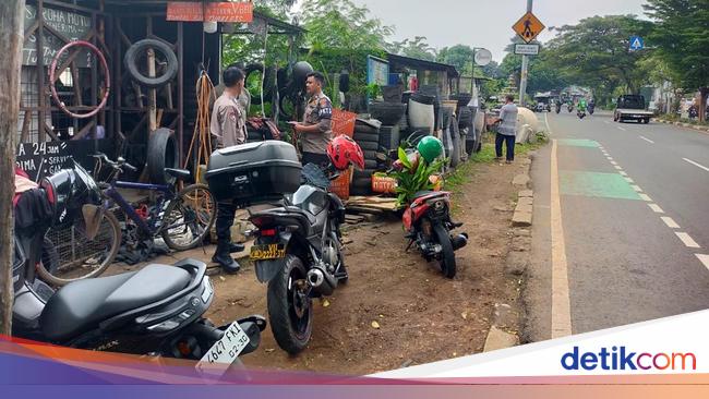 Polisi Cek TKP Mobil Dibobol Maling Modus Pecah Kaca di Depok