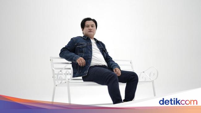 Angger Bayu Aji Rilis Lagu Galau Menyayat Hati