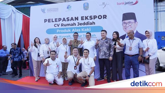 UMKM Binaan Bank Jatim Ekspor Perdana 8.872 Pasang Alas Kaki ke Kuwait