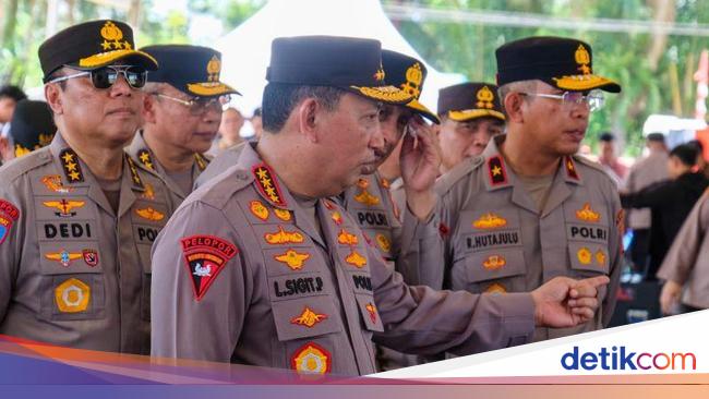 Kapolri Cek Lokasi Panen Raya Jagung Serentak di Kalbar