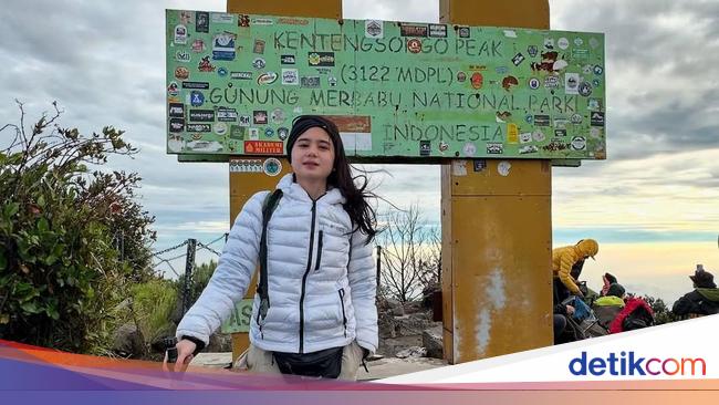 Potret Tissa Biyani Mendaki Gunung Merbabu, Alhamdulillah Semesta Mendukung