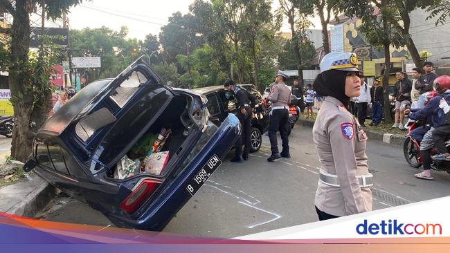 Tabrakan Maut di Bogor: Microsleep Bikin Mobil Bertumpukan
