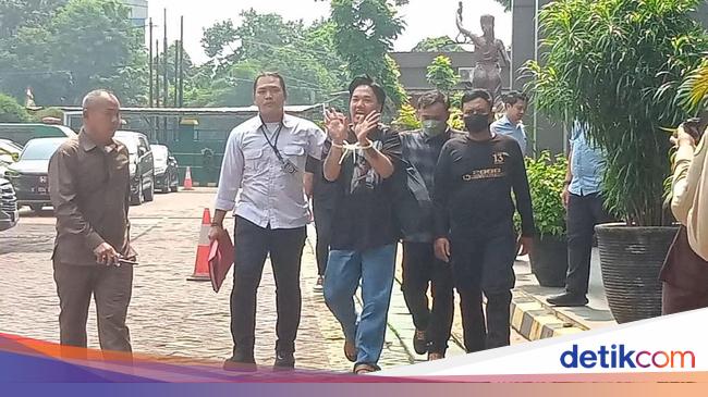 Tangan Diikat Kabel Ties, Asisten Nikita Mirzani: di Dalam Seru!