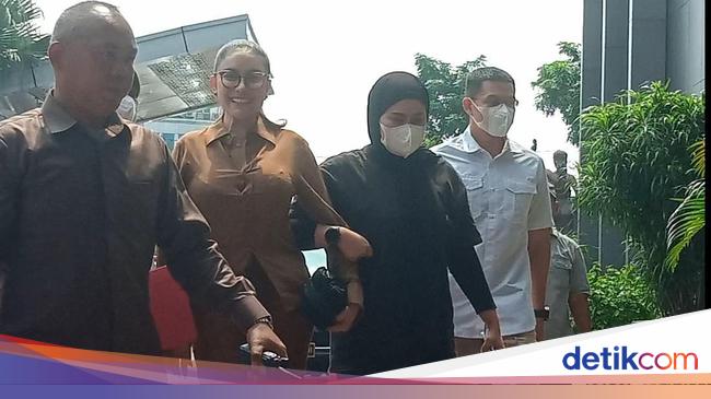 Penahanan Nikita Mirzani Dipindah ke Rutan Pondok Bambu