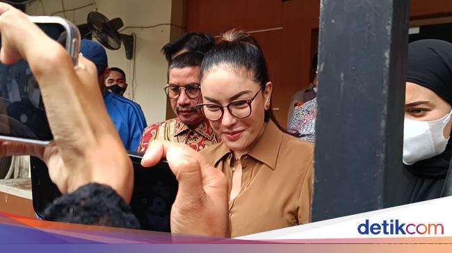 Sapaan Sampai Ketemu di Pengadilan, Nikita Mirzani