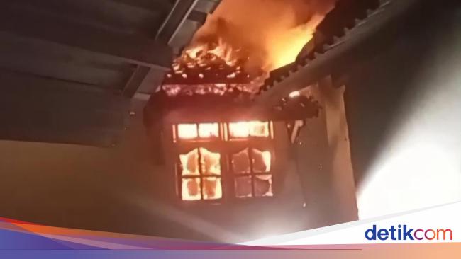 Malam Takbiran, Rumah 2 Lantai di Bogor Kebakaran