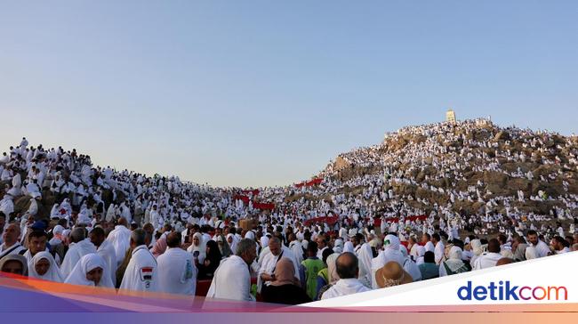 Momen Wukuf Jemaah Haji di Arafah