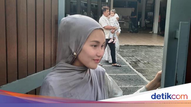 Ayu Ting Ting Punya Pacar Baru?