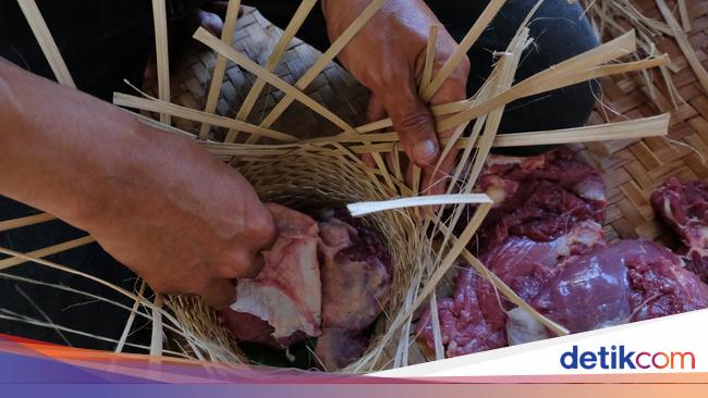 Brongsong Bambu Jadi Solusi Wadah Daging Kurban Ramah Lingkungan