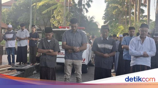 Antusiasme WNA Ikut Salat Idul Adha di Canggu Bali