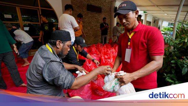 Kemensos Bagikan Lebih dari 1.000 Paket Daging Kurban ke Mustahik
