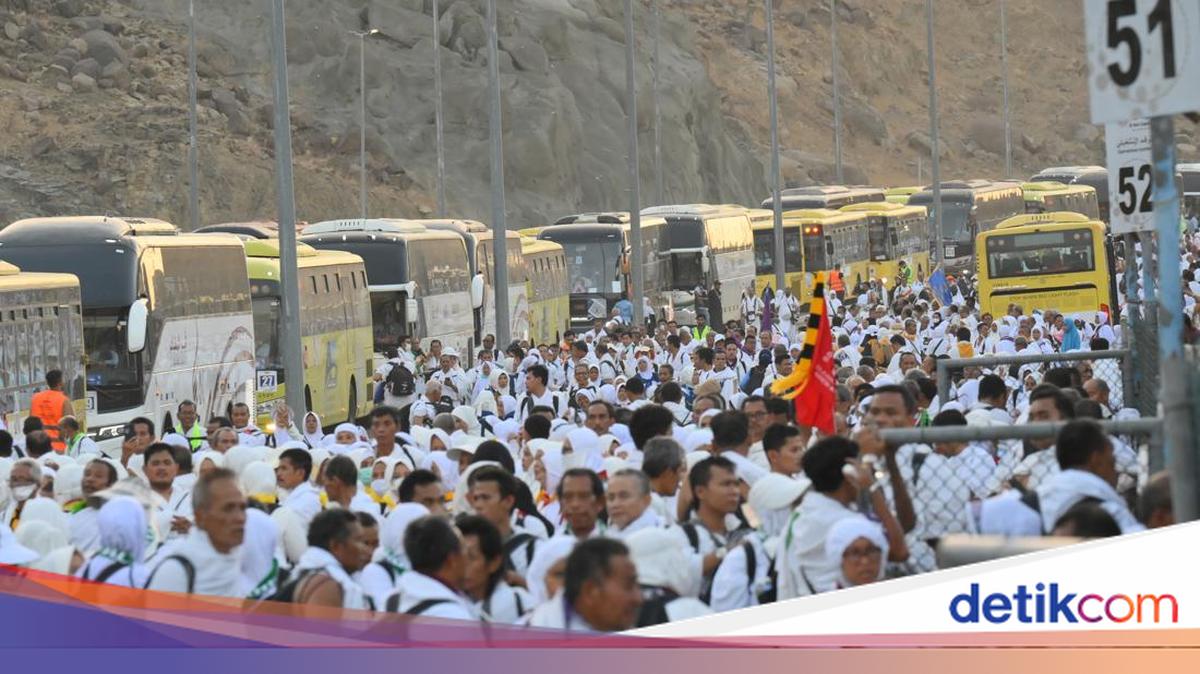 Arab Saudi menyiapkan sistem air minum pintar di 2.400 titik untuk jemaah haji tepatnya di area Masya'ir. Berikut berita lengkapnya. #KabarHaji2026 

Via: @detikHikmah