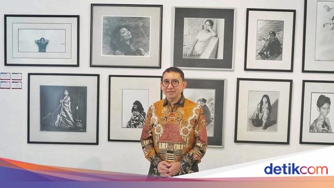 Menbud Puji Karya Guntur Soekarnoputra di Pameran Gelegar Foto Nusantara