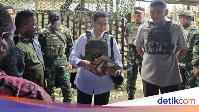 Menhan dan Menkeu Pakai Rompi Anti Peluru Saat Kunker ke Nduga