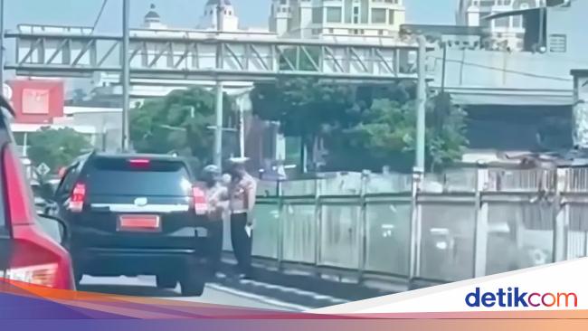 Viral Mobil Dinas Pejabat Masuk Jalur TransJ, Polisi Pastikan Ter-capture E-TLE
