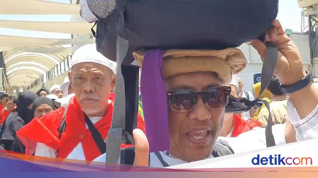 Jemaah Haji Jatim Senang Meski Jalan Kaki ke Mina: Perjalanan Luar Biasa